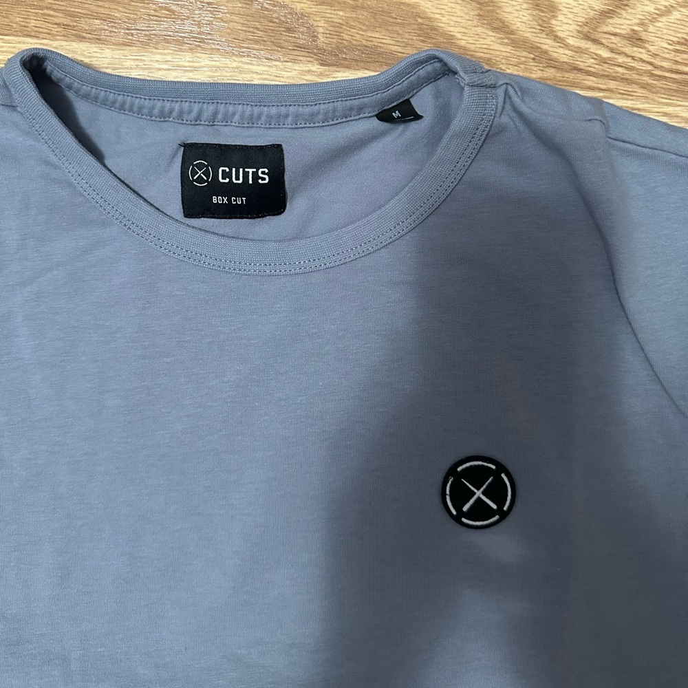 Cuts tee tshirt short sleeve blue black box cut side m